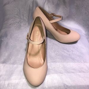 Women’s Chase & Chloe Shoes
